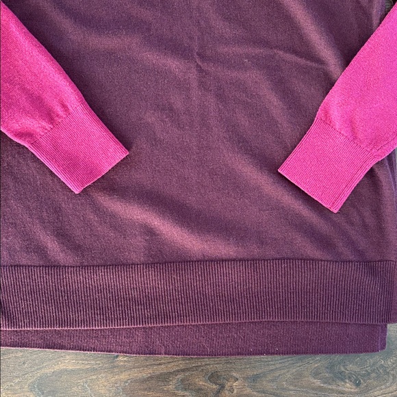 Ann Taylor factory v neck colorblock sweater - Picture 2 of 7